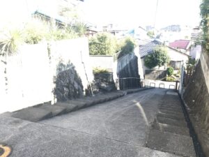 南区の景色を一望できる高台に佇む一軒家