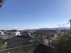 南区の景色を一望できる高台に佇む一軒家